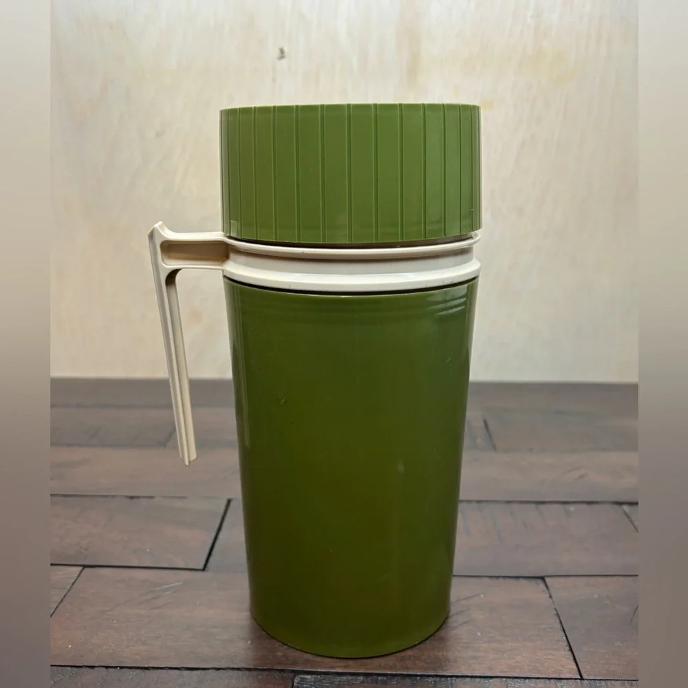 THERMOS Vintage 70s‎ Avocado Green Model 7202 Pint Size thermos insulated